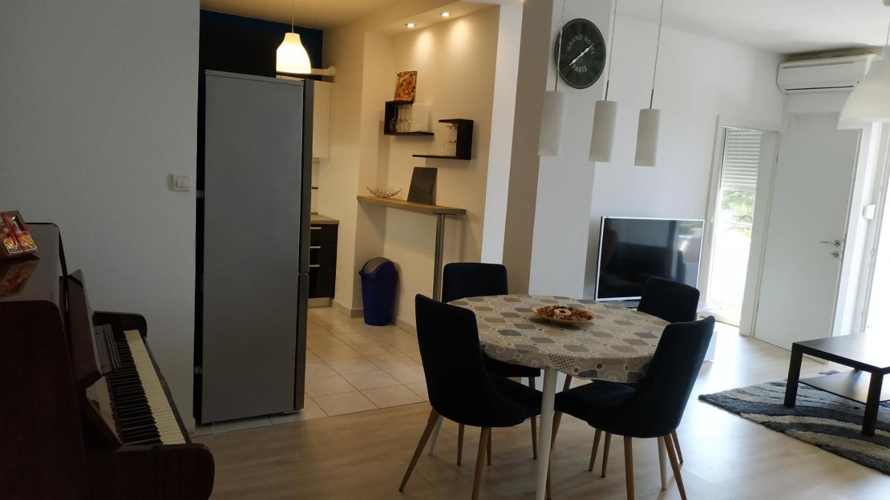 Apartman Katnic By The Beach 茨里克韦尼察 外观 照片